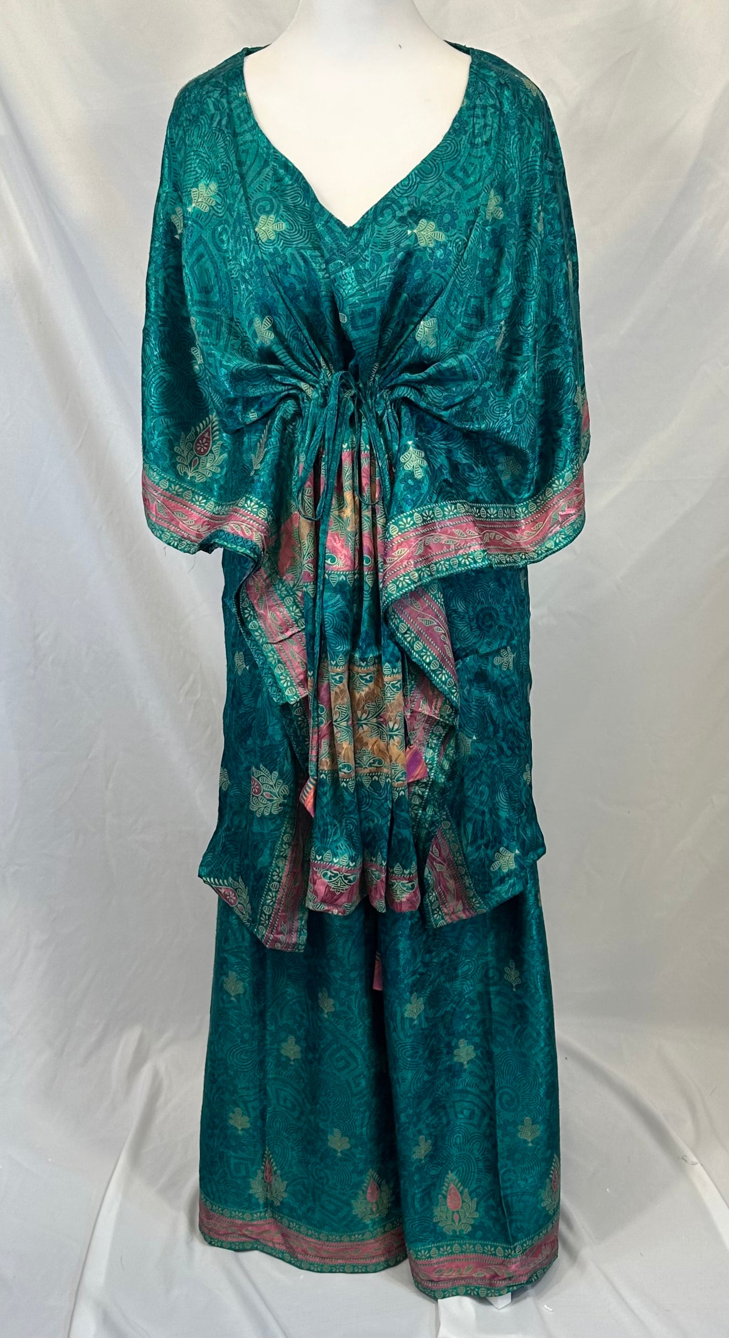 Plus Nahima Kaftan Set